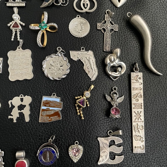 Lot of 68 Sterling Silver quality charms pendants - Picture 5 of 13